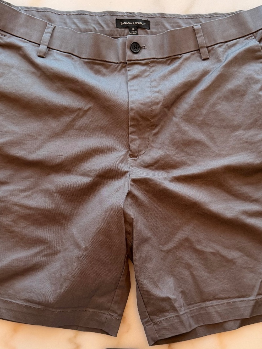 Banana Republic / Gray / 38" / Cotton / Polyester 7" Short (Never Worn)